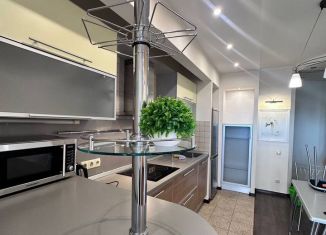 Сдается в аренду 2-ком. квартира, 56 м2, Саратов, Соколовая улица, 10/16