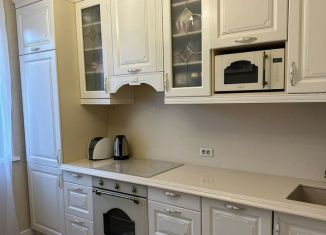 Продаю трехкомнатную квартиру, 75.3 м2, Челябинск, Калининский район, улица Братьев Кашириных, 99Б