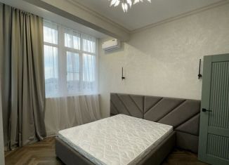 Сдается 2-ком. квартира, 64 м2, Сочи, улица Цюрупы, 32, микрорайон Новый Сочи