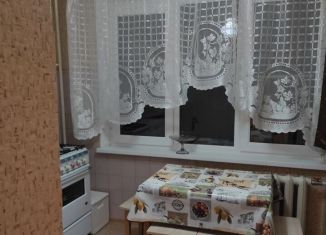 Продажа 2-ком. квартиры, 50 м2, Армавир, улица Ефремова, 85А