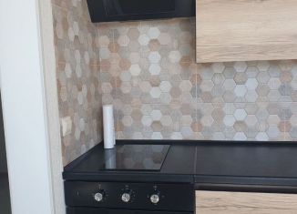 Продаю 1-ком. квартиру, 38 м2, Горячий Ключ, улица Ярославского, 111