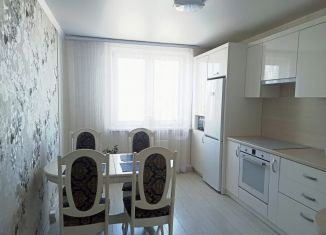 Продажа 2-ком. квартиры, 62.5 м2, посёлок городского типа Медведево, улица Дмитрия Средина, 7