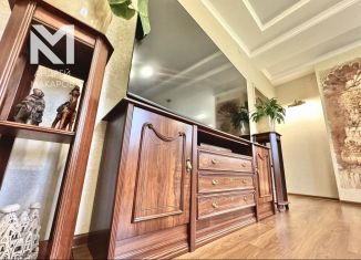 Продаю четырехкомнатную квартиру, 119 м2, Магнитогорск, улица Труда, 65/2