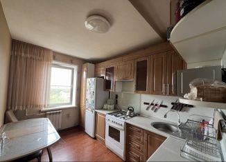 Продается трехкомнатная квартира, 70 м2, Армавир, улица Гоголя, 429