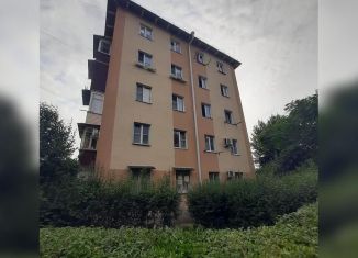 Продаю 2-ком. квартиру, 52.5 м2, Сочи, улица Конституции СССР, 38