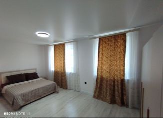 Сдача в аренду двухкомнатной квартиры, 55.7 м2, Туапсе, улица Портовиков, 39/3