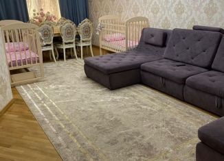 Продаю 3-комнатную квартиру, 100 м2, Кизляр, улица Гамидова, 2