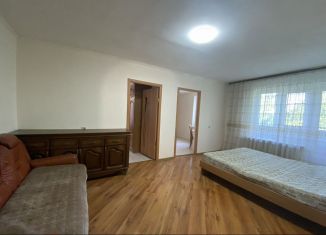 Сдается в аренду 4-комнатная квартира, 59.2 м2, Усть-Лабинск, Южная улица, 6