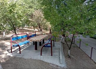 Продается 3-комнатная квартира, 60.8 м2, Донецк, 12-й квартал, 13