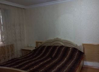 Продается четырехкомнатная квартира, 72 м2, аул Хабез, улица Умара Хабекова, 100