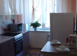 Сдается в аренду трехкомнатная квартира, 61 м2, Новокузнецк, улица Клименко, 12