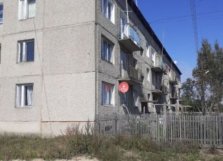 Продажа трехкомнатной квартиры, 62 м2, деревня Плотинка, Школьная улица, 1
