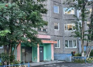 Сдам в аренду 2-комнатную квартиру, 47 м2, Мурманск, улица Сафонова, 12