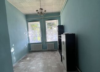 Продается трехкомнатная квартира, 40 м2, Боровск, Калужская улица, 12