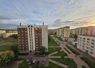 Трехкомнатная квартира в аренду, 82.2 м2, Междуреченск, проспект Шахтёров, 49