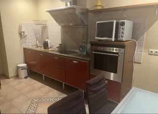 Сдается трехкомнатная квартира, 90 м2, Москва, 8-я улица Текстильщиков, 13к2, метро Текстильщики