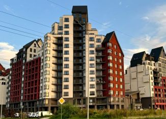 Продам 1-ком. квартиру, 85 м2, Калининград, Ленинградский район, улица Молодой Гвардии, 34к4