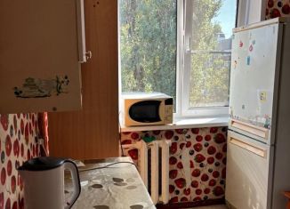 Сдаю трехкомнатную квартиру, 47 м2, Мичуринск, Кирсановская улица, 2