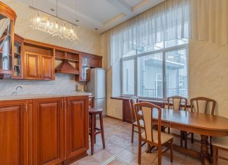 Сдается 3-ком. квартира, 125 м2, Санкт-Петербург, 8-я Советская улица