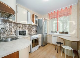 Продаю 2-ком. квартиру, 48 м2, Екатеринбург, улица Большакова, 17