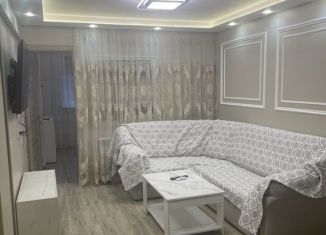 Сдам в аренду 3-ком. квартиру, 56 м2, Сочи, Красноармейская улица, 21