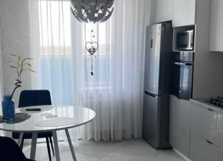 Сдается 1-ком. квартира, 41 м2, Калининград, улица Виктора Гакуна, 5