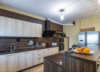 Продам 3-ком. квартиру, 104 м2, Екатеринбург, метро Геологическая, Комсомольская улица, 76