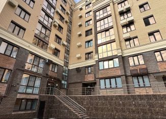 Продается 2-комнатная квартира, 72 м2, Ставрополь, улица Рогожникова, 19/5