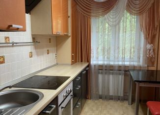 Продаю трехкомнатную квартиру, 60 м2, Златоуст, улица Щербакова, 2А