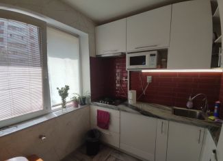 Сдаю 2-ком. квартиру, 47 м2, Белгород, улица 5 Августа, 42