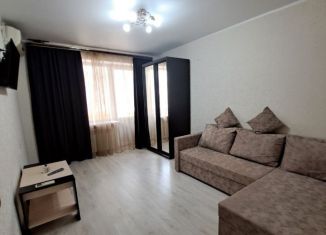 Сдаю 3-ком. квартиру, 70 м2, Феодосия, улица Вересаева, 1