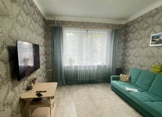 Продаю 3-ком. квартиру, 52 м2, Серов, Парковая улица, 18