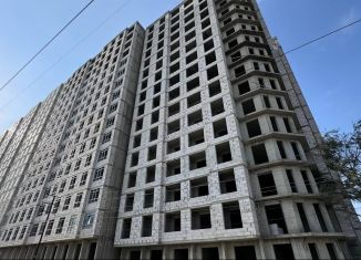 Продам 2-ком. квартиру, 81 м2, Махачкала, улица Перова, 13Б