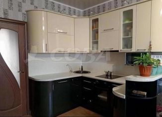 Продается 2-комнатная квартира, 47 м2, Тюмень, улица Жуковского, 80