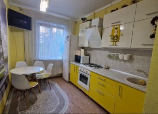 Продается 2-ком. квартира, 59.5 м2, Астрахань, Кировский район, улица Валерии Барсовой, 17