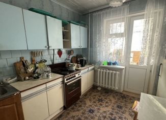 Продаю 2-комнатную квартиру, 54 м2, Великие Луки, улица Гоголя