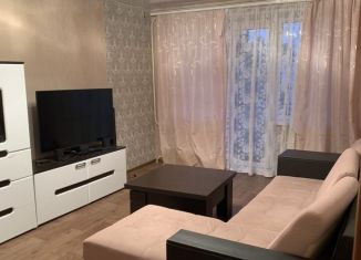 Сдается в аренду 2-ком. квартира, 65 м2, Челябинск, улица Калмыкова, 19, Металлургический район