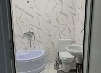 Сдается двухкомнатная квартира, 65 м2, Махачкала, 2-й проезд Бабаева, 28/1