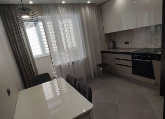 Сдам в аренду 2-комнатную квартиру, 64 м2, Саратов, улица имени В.Н. Симбирцева, 40