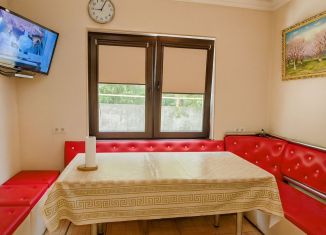 Сдам 3-ком. квартиру, 60 м2, Сочи, улица Плеханова, 32