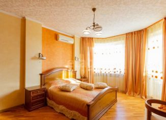 Сдам 1-ком. квартиру, 79 м2, Ростов-на-Дону, улица Текучёва, 232