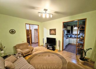 Трехкомнатная квартира на продажу, 70.7 м2, Новотроицк, Советская улица, 27