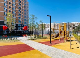 Продаю 4-ком. квартиру, 110 м2, Краснодар, микрорайон 2-я Площадка, улица Ветеранов, 85к2