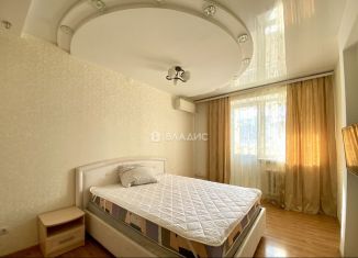 Сдается в аренду 2-комнатная квартира, 65 м2, Владимир, улица Малые Ременники, 11А