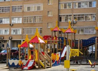 Сдается в аренду двухкомнатная квартира, 67 м2, Пермь, улица Ленина, 10