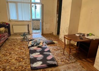 Сдается в аренду двухкомнатная квартира, 90 м2, Махачкала, улица Ирчи Казака, 72А
