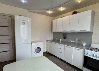 Двухкомнатная квартира на продажу, 57.6 м2, село Мариинский, Лазурная улица, 29