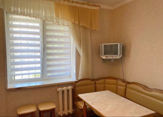 Сдаю в аренду трехкомнатную квартиру, 62 м2, Крымск, Адагумская улица, 241