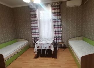 1-комнатная квартира в аренду, 35 м2, Астрахань, улица Набережная 1 Мая, 125