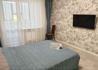 Сдаю двухкомнатную квартиру, 60 м2, Геленджик, улица Горького, 31